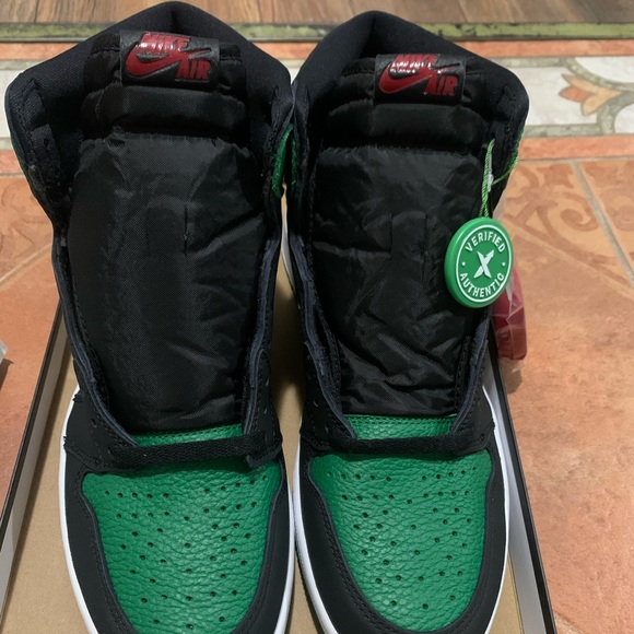 Jordan 1 Retro High Pine Green Black - Size 11 - Picture 2 of 5